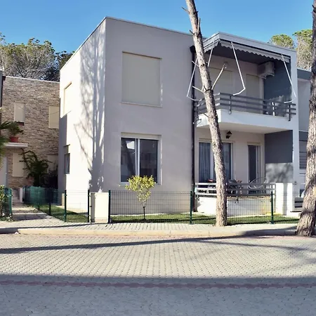 Garden House - Lura 3 -139 *